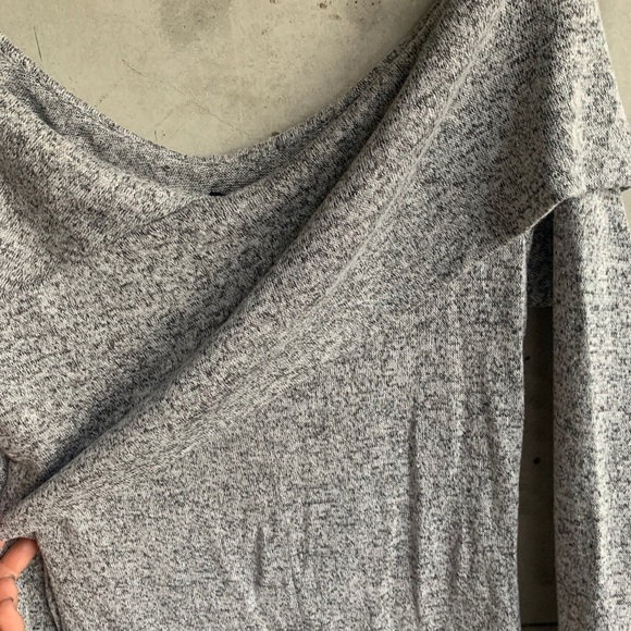 ๐2/$20๐ Fashion Nova off shoulder grey sweater - Picture 9 of 9